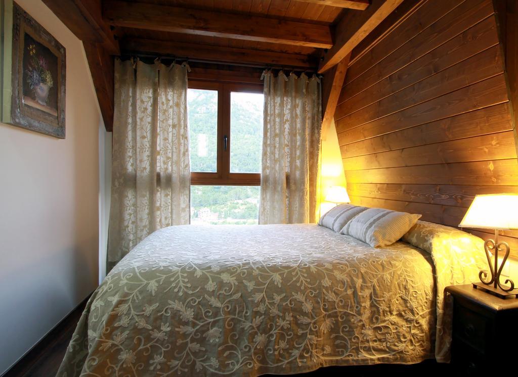 Ferienwohnung Charming Escarrilla Exterior foto