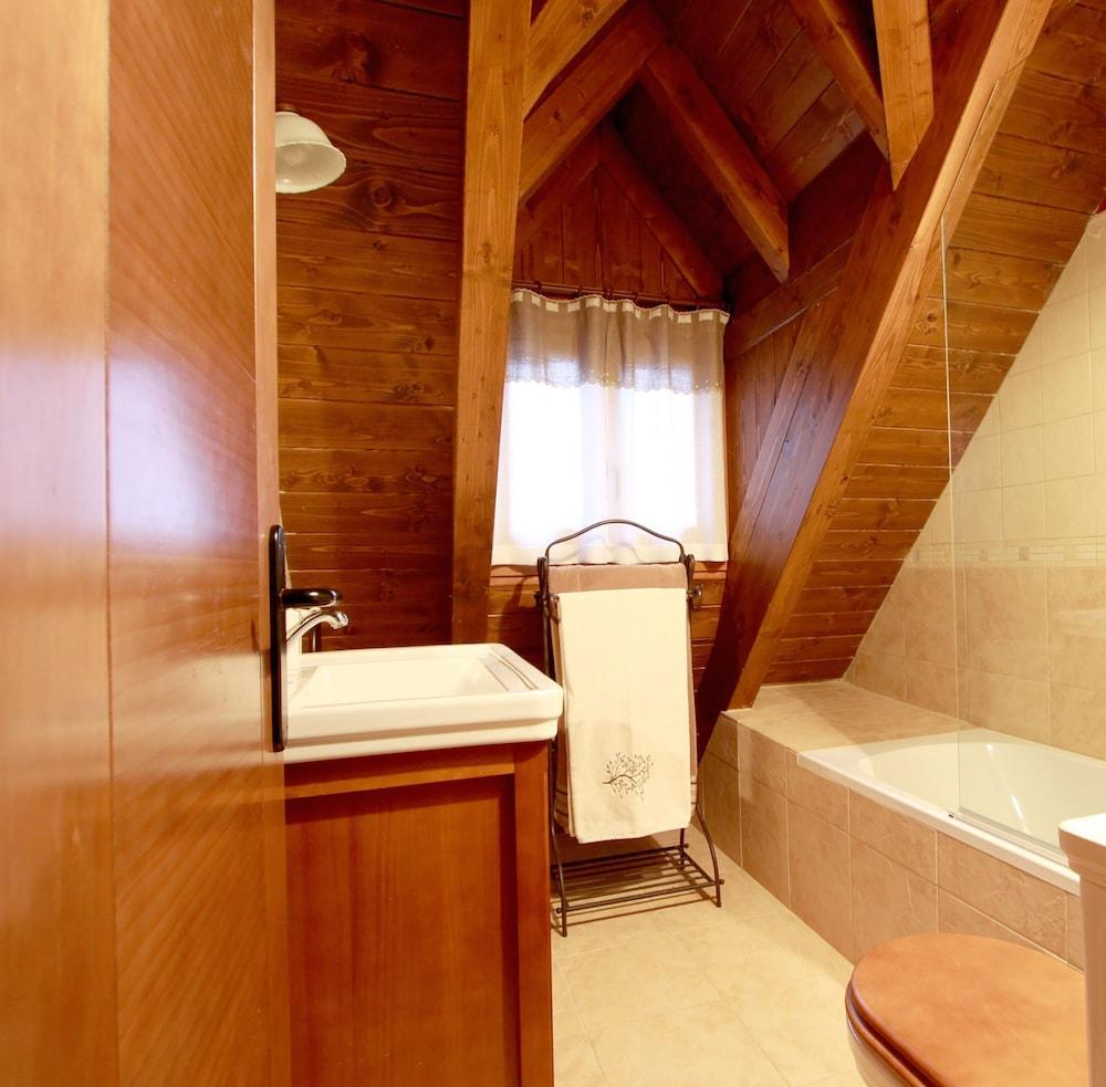 Ferienwohnung Charming Escarrilla Exterior foto